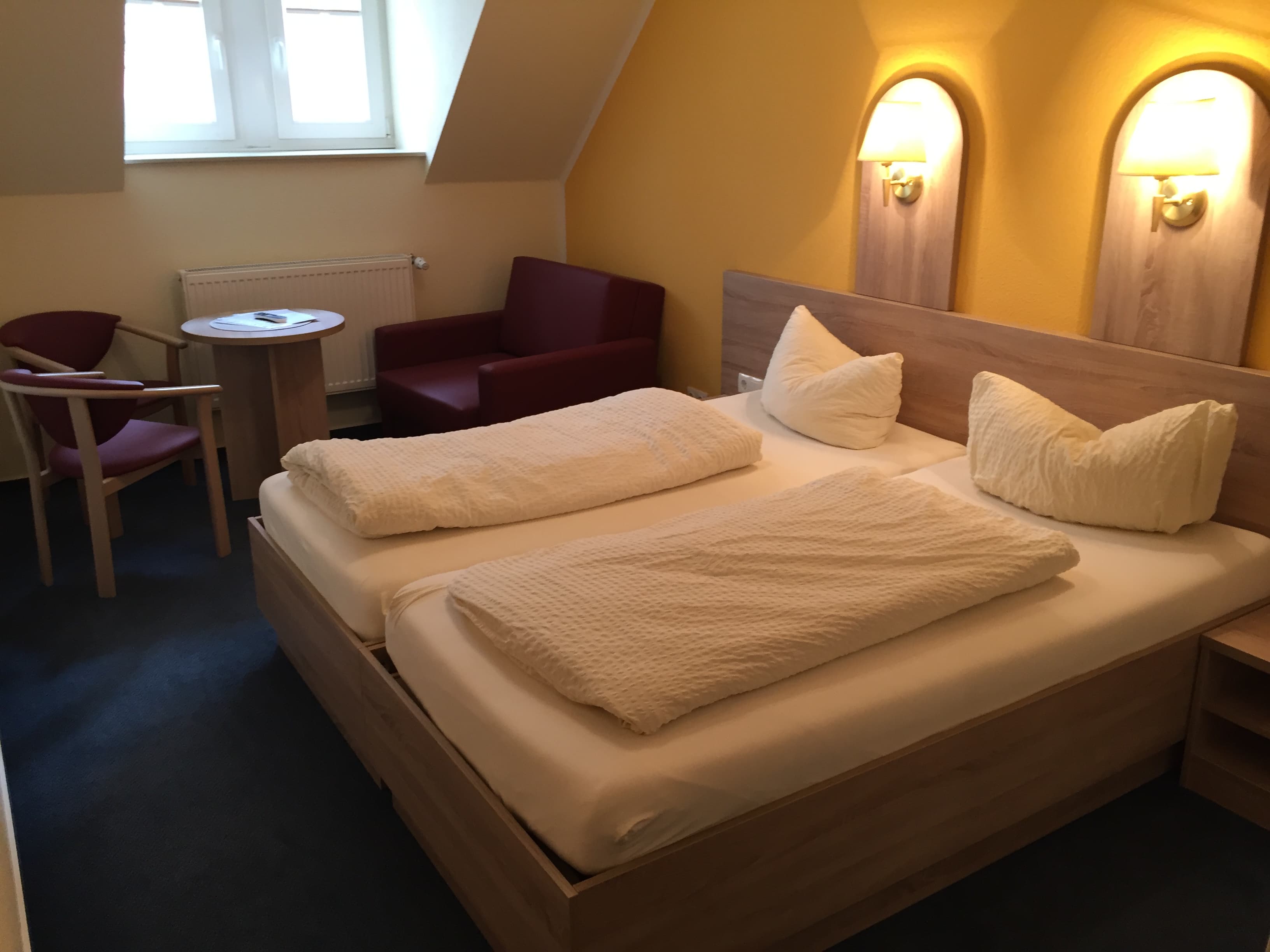Helles Doppelzimmer der Pension Sanssouci